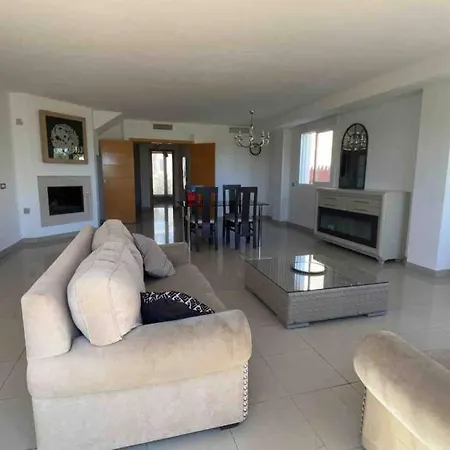 Maison 3 Chambres 5 Personnes Holiday home Marbella